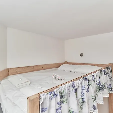Lavender Center By Renters